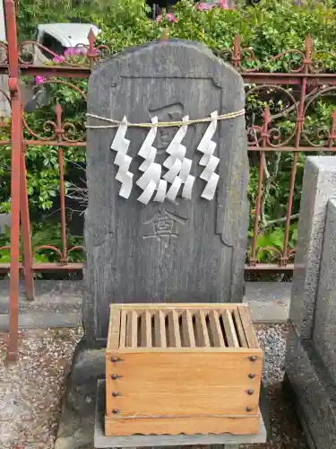 武蔵第六天神社の{uncategorized: "未分類", other: "その他", undefined: "問題あり", building: "その他建物", grave: "お墓", sacred_gate: "鳥居", guardian: "狛犬", statue: "像", buddha: "仏像", history: "歴史", nature: "自然", garden: "庭園", animal: "動物", pagoda: "塔", temizu: "手水舎", mountain_gate: "山門・神門", sanctuary: "本殿・本堂", subordinate: "末社・摂社", art: "芸術", scenery: "景色", jizo: "地蔵", ema: "絵馬", goshuin: "御朱印", omikuji: "おみくじ", items: "授与品その他", amulet: "お守り", goshuincho: "御朱印帳", eats: "食事", festival: "お祭り", votive_dance: "神楽", shichigosan: "七五三参", wedding: "結婚式", experience: "体験その他", initially: "初詣", around: "周辺", anti_infection: "感染症対策"}
