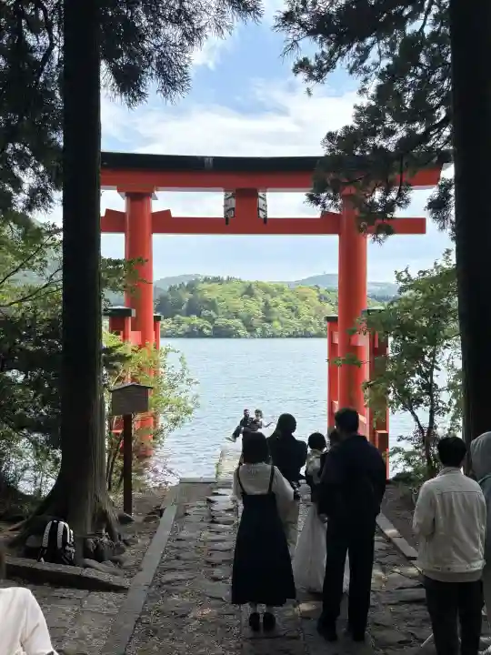 箱根神社の{uncategorized: "未分類", other: "その他", undefined: "問題あり", building: "その他建物", grave: "お墓", sacred_gate: "鳥居", guardian: "狛犬", statue: "像", buddha: "仏像", history: "歴史", nature: "自然", garden: "庭園", animal: "動物", pagoda: "塔", temizu: "手水舎", mountain_gate: "山門・神門", sanctuary: "本殿・本堂", subordinate: "末社・摂社", art: "芸術", scenery: "景色", jizo: "地蔵", ema: "絵馬", goshuin: "御朱印", omikuji: "おみくじ", items: "授与品その他", amulet: "お守り", goshuincho: "御朱印帳", eats: "食事", festival: "お祭り", votive_dance: "神楽", shichigosan: "七五三参", wedding: "結婚式", experience: "体験その他", initially: "初詣", around: "周辺", anti_infection: "感染症対策"}