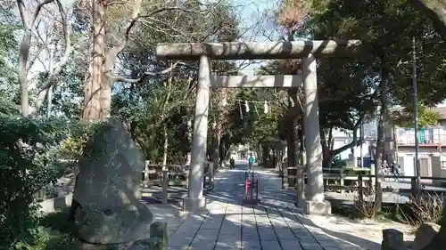 越ヶ谷久伊豆神社の鳥居