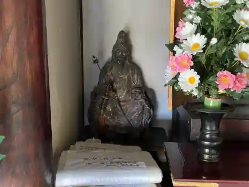 西徳寺の{uncategorized: "未分類", other: "その他", undefined: "問題あり", building: "その他建物", grave: "お墓", sacred_gate: "鳥居", guardian: "狛犬", statue: "像", buddha: "仏像", history: "歴史", nature: "自然", garden: "庭園", animal: "動物", pagoda: "塔", temizu: "手水舎", mountain_gate: "山門・神門", sanctuary: "本殿・本堂", subordinate: "末社・摂社", art: "芸術", scenery: "景色", jizo: "地蔵", ema: "絵馬", goshuin: "御朱印", omikuji: "おみくじ", items: "授与品その他", amulet: "お守り", goshuincho: "御朱印帳", eats: "食事", festival: "お祭り", votive_dance: "神楽", shichigosan: "七五三参", wedding: "結婚式", experience: "体験その他", initially: "初詣", around: "周辺", anti_infection: "感染症対策"}