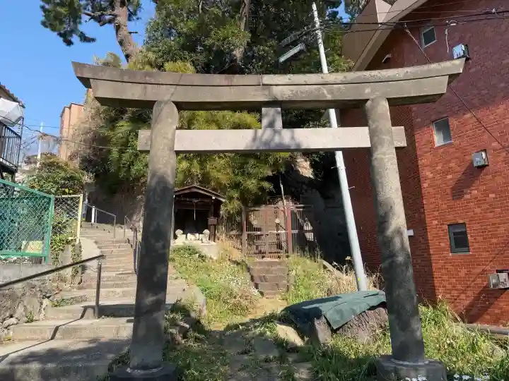 八幡神社の{uncategorized: "未分類", other: "その他", undefined: "問題あり", building: "その他建物", grave: "お墓", sacred_gate: "鳥居", guardian: "狛犬", statue: "像", buddha: "仏像", history: "歴史", nature: "自然", garden: "庭園", animal: "動物", pagoda: "塔", temizu: "手水舎", mountain_gate: "山門・神門", sanctuary: "本殿・本堂", subordinate: "末社・摂社", art: "芸術", scenery: "景色", jizo: "地蔵", ema: "絵馬", goshuin: "御朱印", omikuji: "おみくじ", items: "授与品その他", amulet: "お守り", goshuincho: "御朱印帳", eats: "食事", festival: "お祭り", votive_dance: "神楽", shichigosan: "七五三参", wedding: "結婚式", experience: "体験その他", initially: "初詣", around: "周辺", anti_infection: "感染症対策"}