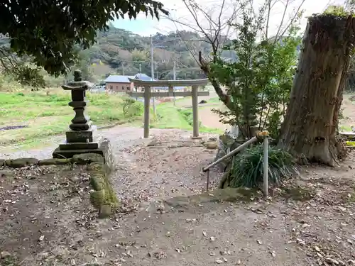 諏訪神社の鳥居