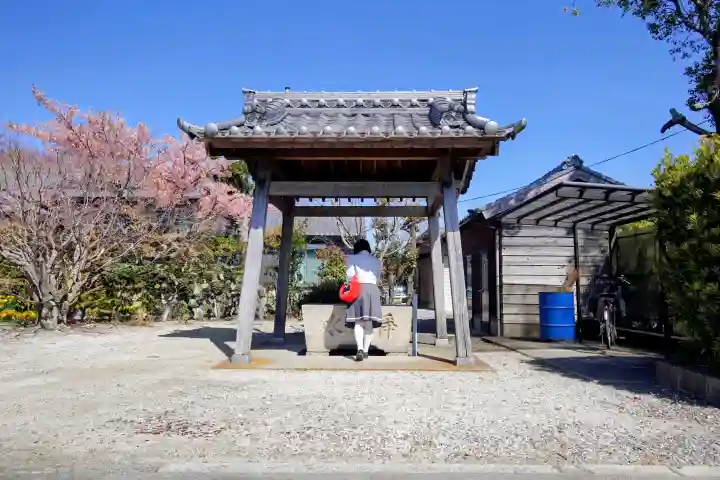願海寺の{uncategorized: "未分類", other: "その他", undefined: "問題あり", building: "その他建物", grave: "お墓", sacred_gate: "鳥居", guardian: "狛犬", statue: "像", buddha: "仏像", history: "歴史", nature: "自然", garden: "庭園", animal: "動物", pagoda: "塔", temizu: "手水舎", mountain_gate: "山門・神門", sanctuary: "本殿・本堂", subordinate: "末社・摂社", art: "芸術", scenery: "景色", jizo: "地蔵", ema: "絵馬", goshuin: "御朱印", omikuji: "おみくじ", items: "授与品その他", amulet: "お守り", goshuincho: "御朱印帳", eats: "食事", festival: "お祭り", votive_dance: "神楽", shichigosan: "七五三参", wedding: "結婚式", experience: "体験その他", initially: "初詣", around: "周辺", anti_infection: "感染症対策"}