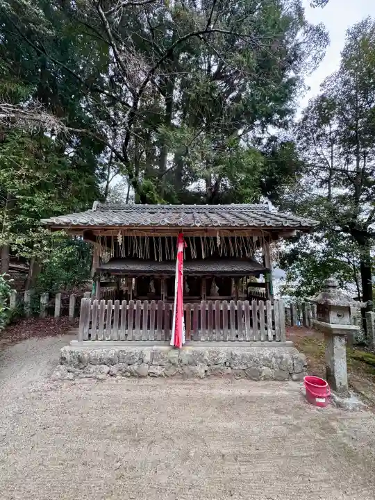 石座神社の{uncategorized: "未分類", other: "その他", undefined: "問題あり", building: "その他建物", grave: "お墓", sacred_gate: "鳥居", guardian: "狛犬", statue: "像", buddha: "仏像", history: "歴史", nature: "自然", garden: "庭園", animal: "動物", pagoda: "塔", temizu: "手水舎", mountain_gate: "山門・神門", sanctuary: "本殿・本堂", subordinate: "末社・摂社", art: "芸術", scenery: "景色", jizo: "地蔵", ema: "絵馬", goshuin: "御朱印", omikuji: "おみくじ", items: "授与品その他", amulet: "お守り", goshuincho: "御朱印帳", eats: "食事", festival: "お祭り", votive_dance: "神楽", shichigosan: "七五三参", wedding: "結婚式", experience: "体験その他", initially: "初詣", around: "周辺", anti_infection: "感染症対策"}