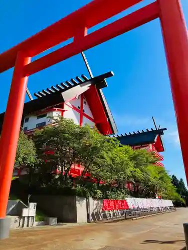 宝徳山稲荷大社の鳥居