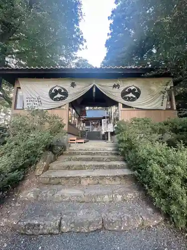 坪沼八幡神社の山門・神門