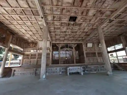 白山神社（長滝神社・白山長瀧神社・長滝白山神社）の{uncategorized: "未分類", other: "その他", undefined: "問題あり", building: "その他建物", grave: "お墓", sacred_gate: "鳥居", guardian: "狛犬", statue: "像", buddha: "仏像", history: "歴史", nature: "自然", garden: "庭園", animal: "動物", pagoda: "塔", temizu: "手水舎", mountain_gate: "山門・神門", sanctuary: "本殿・本堂", subordinate: "末社・摂社", art: "芸術", scenery: "景色", jizo: "地蔵", ema: "絵馬", goshuin: "御朱印", omikuji: "おみくじ", items: "授与品その他", amulet: "お守り", goshuincho: "御朱印帳", eats: "食事", festival: "お祭り", votive_dance: "神楽", shichigosan: "七五三参", wedding: "結婚式", experience: "体験その他", initially: "初詣", around: "周辺", anti_infection: "感染症対策"}