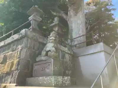 諏訪神社の{uncategorized: "未分類", other: "その他", undefined: "問題あり", building: "その他建物", grave: "お墓", sacred_gate: "鳥居", guardian: "狛犬", statue: "像", buddha: "仏像", history: "歴史", nature: "自然", garden: "庭園", animal: "動物", pagoda: "塔", temizu: "手水舎", mountain_gate: "山門・神門", sanctuary: "本殿・本堂", subordinate: "末社・摂社", art: "芸術", scenery: "景色", jizo: "地蔵", ema: "絵馬", goshuin: "御朱印", omikuji: "おみくじ", items: "授与品その他", amulet: "お守り", goshuincho: "御朱印帳", eats: "食事", festival: "お祭り", votive_dance: "神楽", shichigosan: "七五三参", wedding: "結婚式", experience: "体験その他", initially: "初詣", around: "周辺", anti_infection: "感染症対策"}