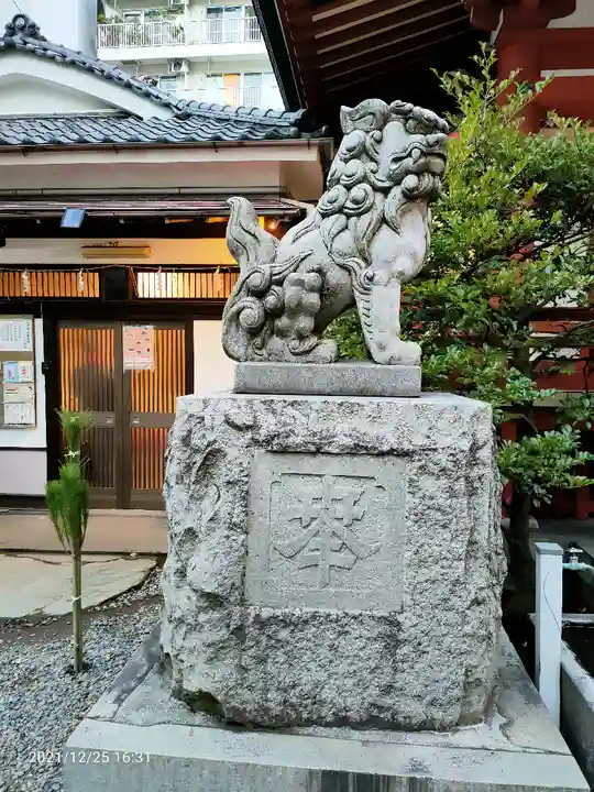 秋葉神社の狛犬