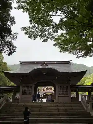 彌彦神社の{uncategorized: "未分類", other: "その他", undefined: "問題あり", building: "その他建物", grave: "お墓", sacred_gate: "鳥居", guardian: "狛犬", statue: "像", buddha: "仏像", history: "歴史", nature: "自然", garden: "庭園", animal: "動物", pagoda: "塔", temizu: "手水舎", mountain_gate: "山門・神門", sanctuary: "本殿・本堂", subordinate: "末社・摂社", art: "芸術", scenery: "景色", jizo: "地蔵", ema: "絵馬", goshuin: "御朱印", omikuji: "おみくじ", items: "授与品その他", amulet: "お守り", goshuincho: "御朱印帳", eats: "食事", festival: "お祭り", votive_dance: "神楽", shichigosan: "七五三参", wedding: "結婚式", experience: "体験その他", initially: "初詣", around: "周辺", anti_infection: "感染症対策"}
