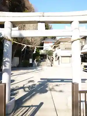 諏訪神社の{uncategorized: "未分類", other: "その他", undefined: "問題あり", building: "その他建物", grave: "お墓", sacred_gate: "鳥居", guardian: "狛犬", statue: "像", buddha: "仏像", history: "歴史", nature: "自然", garden: "庭園", animal: "動物", pagoda: "塔", temizu: "手水舎", mountain_gate: "山門・神門", sanctuary: "本殿・本堂", subordinate: "末社・摂社", art: "芸術", scenery: "景色", jizo: "地蔵", ema: "絵馬", goshuin: "御朱印", omikuji: "おみくじ", items: "授与品その他", amulet: "お守り", goshuincho: "御朱印帳", eats: "食事", festival: "お祭り", votive_dance: "神楽", shichigosan: "七五三参", wedding: "結婚式", experience: "体験その他", initially: "初詣", around: "周辺", anti_infection: "感染症対策"}