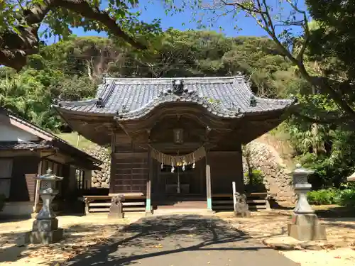 白山神社の本殿