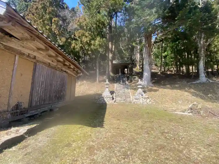 有徳神社の{uncategorized: "未分類", other: "その他", undefined: "問題あり", building: "その他建物", grave: "お墓", sacred_gate: "鳥居", guardian: "狛犬", statue: "像", buddha: "仏像", history: "歴史", nature: "自然", garden: "庭園", animal: "動物", pagoda: "塔", temizu: "手水舎", mountain_gate: "山門・神門", sanctuary: "本殿・本堂", subordinate: "末社・摂社", art: "芸術", scenery: "景色", jizo: "地蔵", ema: "絵馬", goshuin: "御朱印", omikuji: "おみくじ", items: "授与品その他", amulet: "お守り", goshuincho: "御朱印帳", eats: "食事", festival: "お祭り", votive_dance: "神楽", shichigosan: "七五三参", wedding: "結婚式", experience: "体験その他", initially: "初詣", around: "周辺", anti_infection: "感染症対策"}