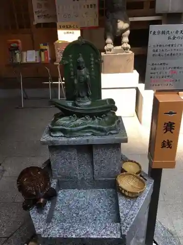 小網神社の像