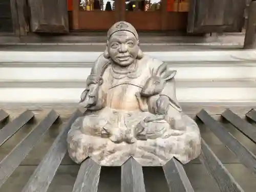 湯倉神社の像