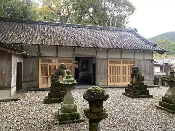 産田神社の{uncategorized: "未分類", other: "その他", undefined: "問題あり", building: "その他建物", grave: "お墓", sacred_gate: "鳥居", guardian: "狛犬", statue: "像", buddha: "仏像", history: "歴史", nature: "自然", garden: "庭園", animal: "動物", pagoda: "塔", temizu: "手水舎", mountain_gate: "山門・神門", sanctuary: "本殿・本堂", subordinate: "末社・摂社", art: "芸術", scenery: "景色", jizo: "地蔵", ema: "絵馬", goshuin: "御朱印", omikuji: "おみくじ", items: "授与品その他", amulet: "お守り", goshuincho: "御朱印帳", eats: "食事", festival: "お祭り", votive_dance: "神楽", shichigosan: "七五三参", wedding: "結婚式", experience: "体験その他", initially: "初詣", around: "周辺", anti_infection: "感染症対策"}