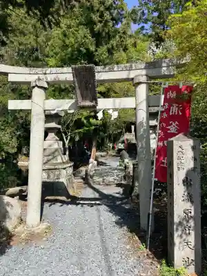 涌釜神社の{uncategorized: "未分類", other: "その他", undefined: "問題あり", building: "その他建物", grave: "お墓", sacred_gate: "鳥居", guardian: "狛犬", statue: "像", buddha: "仏像", history: "歴史", nature: "自然", garden: "庭園", animal: "動物", pagoda: "塔", temizu: "手水舎", mountain_gate: "山門・神門", sanctuary: "本殿・本堂", subordinate: "末社・摂社", art: "芸術", scenery: "景色", jizo: "地蔵", ema: "絵馬", goshuin: "御朱印", omikuji: "おみくじ", items: "授与品その他", amulet: "お守り", goshuincho: "御朱印帳", eats: "食事", festival: "お祭り", votive_dance: "神楽", shichigosan: "七五三参", wedding: "結婚式", experience: "体験その他", initially: "初詣", around: "周辺", anti_infection: "感染症対策"}