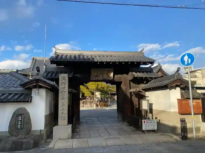 花岳寺の{uncategorized: "未分類", other: "その他", undefined: "問題あり", building: "その他建物", grave: "お墓", sacred_gate: "鳥居", guardian: "狛犬", statue: "像", buddha: "仏像", history: "歴史", nature: "自然", garden: "庭園", animal: "動物", pagoda: "塔", temizu: "手水舎", mountain_gate: "山門・神門", sanctuary: "本殿・本堂", subordinate: "末社・摂社", art: "芸術", scenery: "景色", jizo: "地蔵", ema: "絵馬", goshuin: "御朱印", omikuji: "おみくじ", items: "授与品その他", amulet: "お守り", goshuincho: "御朱印帳", eats: "食事", festival: "お祭り", votive_dance: "神楽", shichigosan: "七五三参", wedding: "結婚式", experience: "体験その他", initially: "初詣", around: "周辺", anti_infection: "感染症対策"}