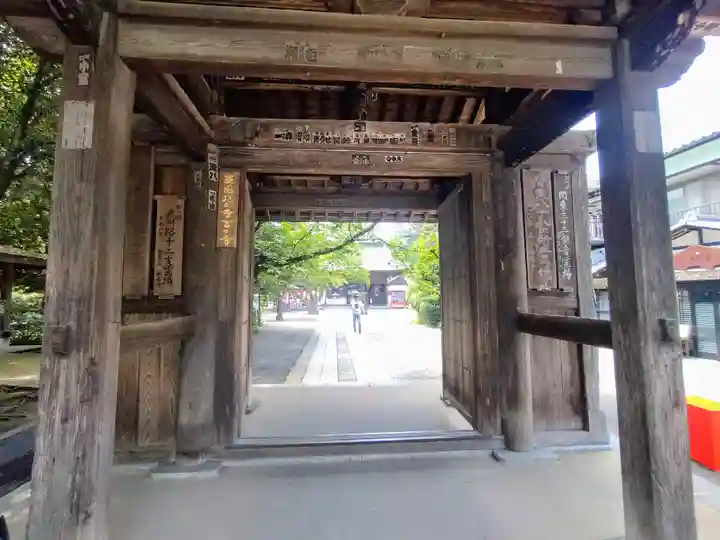 妻沼聖天山歓喜院の山門・神門