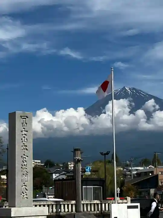 富士山本宮浅間大社の{uncategorized: "未分類", other: "その他", undefined: "問題あり", building: "その他建物", grave: "お墓", sacred_gate: "鳥居", guardian: "狛犬", statue: "像", buddha: "仏像", history: "歴史", nature: "自然", garden: "庭園", animal: "動物", pagoda: "塔", temizu: "手水舎", mountain_gate: "山門・神門", sanctuary: "本殿・本堂", subordinate: "末社・摂社", art: "芸術", scenery: "景色", jizo: "地蔵", ema: "絵馬", goshuin: "御朱印", omikuji: "おみくじ", items: "授与品その他", amulet: "お守り", goshuincho: "御朱印帳", eats: "食事", festival: "お祭り", votive_dance: "神楽", shichigosan: "七五三参", wedding: "結婚式", experience: "体験その他", initially: "初詣", around: "周辺", anti_infection: "感染症対策"}
