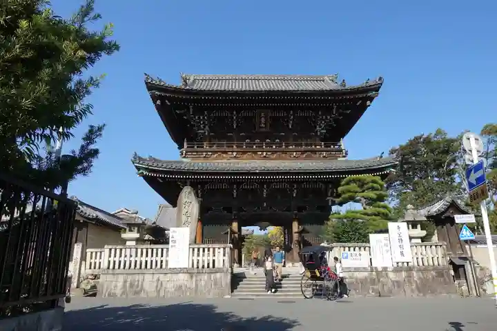 清凉寺の山門・神門