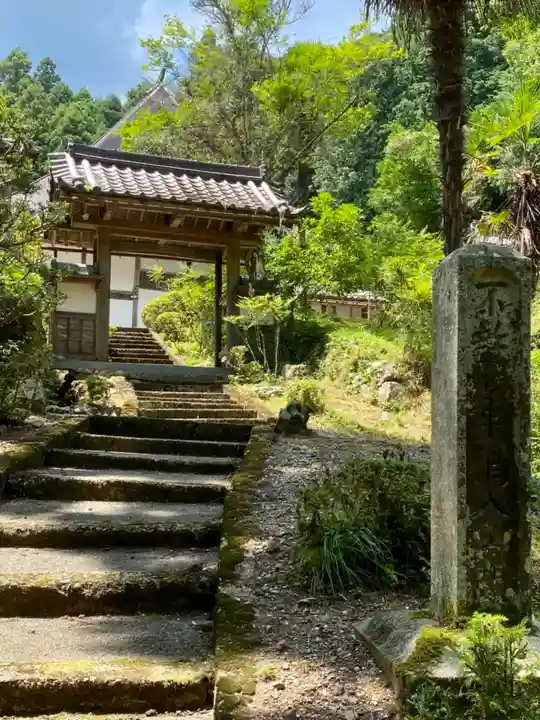 龍穏寺の山門・神門