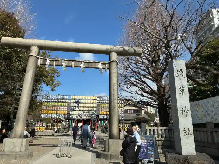 浅草神社の{uncategorized: "未分類", other: "その他", undefined: "問題あり", building: "その他建物", grave: "お墓", sacred_gate: "鳥居", guardian: "狛犬", statue: "像", buddha: "仏像", history: "歴史", nature: "自然", garden: "庭園", animal: "動物", pagoda: "塔", temizu: "手水舎", mountain_gate: "山門・神門", sanctuary: "本殿・本堂", subordinate: "末社・摂社", art: "芸術", scenery: "景色", jizo: "地蔵", ema: "絵馬", goshuin: "御朱印", omikuji: "おみくじ", items: "授与品その他", amulet: "お守り", goshuincho: "御朱印帳", eats: "食事", festival: "お祭り", votive_dance: "神楽", shichigosan: "七五三参", wedding: "結婚式", experience: "体験その他", initially: "初詣", around: "周辺", anti_infection: "感染症対策"}
