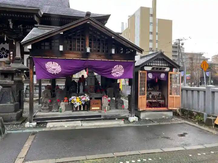 成田山札幌別院新栄寺の末社・摂社