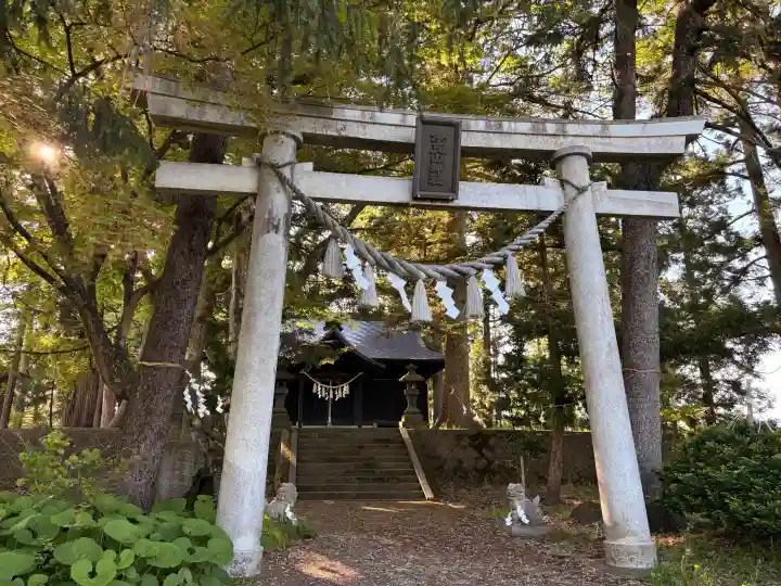 伊豆山神社 里宮の{uncategorized: "未分類", other: "その他", undefined: "問題あり", building: "その他建物", grave: "お墓", sacred_gate: "鳥居", guardian: "狛犬", statue: "像", buddha: "仏像", history: "歴史", nature: "自然", garden: "庭園", animal: "動物", pagoda: "塔", temizu: "手水舎", mountain_gate: "山門・神門", sanctuary: "本殿・本堂", subordinate: "末社・摂社", art: "芸術", scenery: "景色", jizo: "地蔵", ema: "絵馬", goshuin: "御朱印", omikuji: "おみくじ", items: "授与品その他", amulet: "お守り", goshuincho: "御朱印帳", eats: "食事", festival: "お祭り", votive_dance: "神楽", shichigosan: "七五三参", wedding: "結婚式", experience: "体験その他", initially: "初詣", around: "周辺", anti_infection: "感染症対策"}