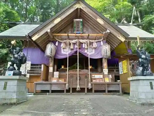 中之嶽神社の本殿