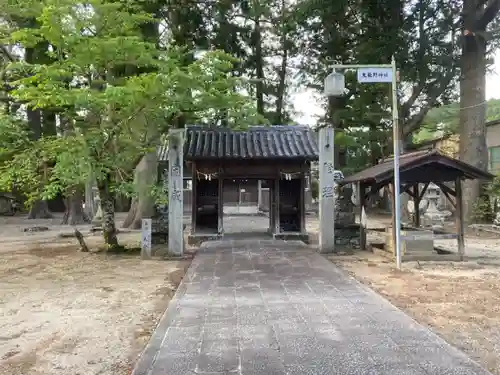 鬼籠野神社の山門