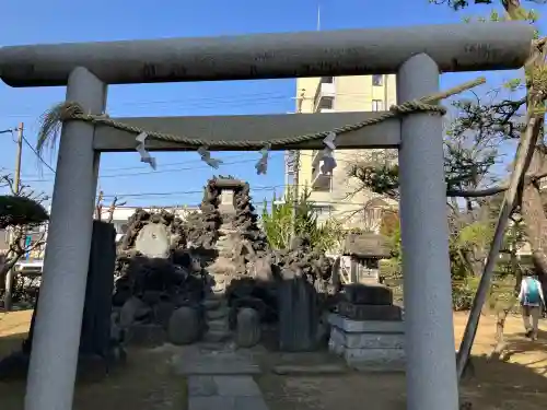 中割天祖神社の{uncategorized: "未分類", other: "その他", undefined: "問題あり", building: "その他建物", grave: "お墓", sacred_gate: "鳥居", guardian: "狛犬", statue: "像", buddha: "仏像", history: "歴史", nature: "自然", garden: "庭園", animal: "動物", pagoda: "塔", temizu: "手水舎", mountain_gate: "山門・神門", sanctuary: "本殿・本堂", subordinate: "末社・摂社", art: "芸術", scenery: "景色", jizo: "地蔵", ema: "絵馬", goshuin: "御朱印", omikuji: "おみくじ", items: "授与品その他", amulet: "お守り", goshuincho: "御朱印帳", eats: "食事", festival: "お祭り", votive_dance: "神楽", shichigosan: "七五三参", wedding: "結婚式", experience: "体験その他", initially: "初詣", around: "周辺", anti_infection: "感染症対策"}