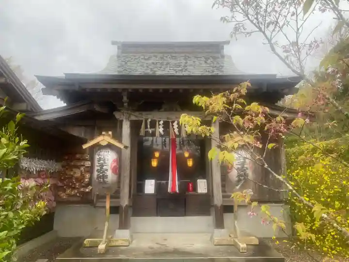 櫻井子安神社の{uncategorized: "未分類", other: "その他", undefined: "問題あり", building: "その他建物", grave: "お墓", sacred_gate: "鳥居", guardian: "狛犬", statue: "像", buddha: "仏像", history: "歴史", nature: "自然", garden: "庭園", animal: "動物", pagoda: "塔", temizu: "手水舎", mountain_gate: "山門・神門", sanctuary: "本殿・本堂", subordinate: "末社・摂社", art: "芸術", scenery: "景色", jizo: "地蔵", ema: "絵馬", goshuin: "御朱印", omikuji: "おみくじ", items: "授与品その他", amulet: "お守り", goshuincho: "御朱印帳", eats: "食事", festival: "お祭り", votive_dance: "神楽", shichigosan: "七五三参", wedding: "結婚式", experience: "体験その他", initially: "初詣", around: "周辺", anti_infection: "感染症対策"}