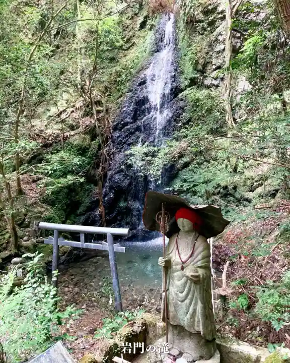 岩門の滝神社(岐阜県)