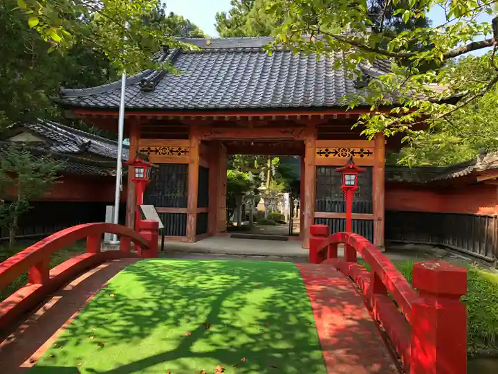 涼ケ岡八幡神社の山門・神門