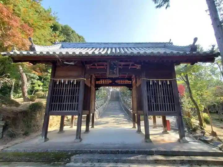 熊箇原八幡神社の山門・神門