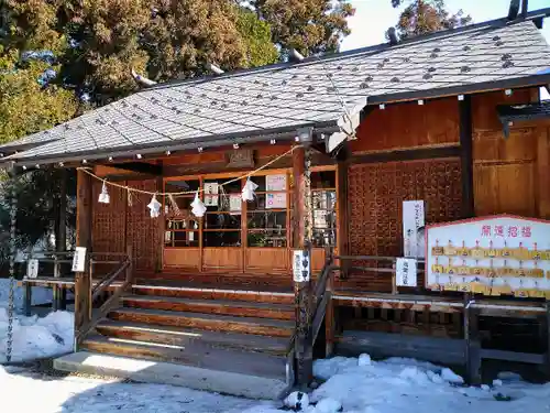 胸肩神社の本殿