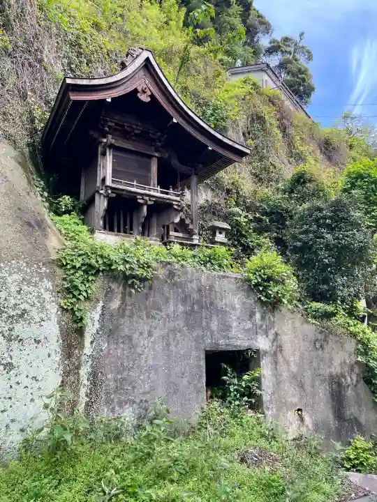 八幡宮の{uncategorized: "未分類", other: "その他", undefined: "問題あり", building: "その他建物", grave: "お墓", sacred_gate: "鳥居", guardian: "狛犬", statue: "像", buddha: "仏像", history: "歴史", nature: "自然", garden: "庭園", animal: "動物", pagoda: "塔", temizu: "手水舎", mountain_gate: "山門・神門", sanctuary: "本殿・本堂", subordinate: "末社・摂社", art: "芸術", scenery: "景色", jizo: "地蔵", ema: "絵馬", goshuin: "御朱印", omikuji: "おみくじ", items: "授与品その他", amulet: "お守り", goshuincho: "御朱印帳", eats: "食事", festival: "お祭り", votive_dance: "神楽", shichigosan: "七五三参", wedding: "結婚式", experience: "体験その他", initially: "初詣", around: "周辺", anti_infection: "感染症対策"}