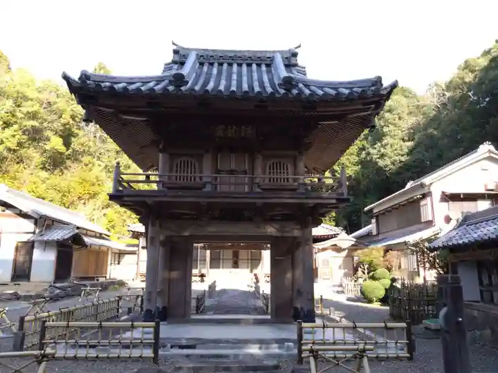 竜田院の山門・神門