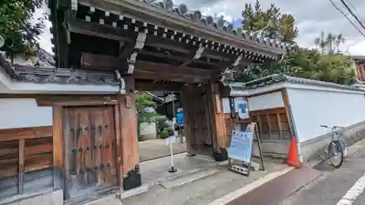新德禅寺 (新徳寺)の山門・神門