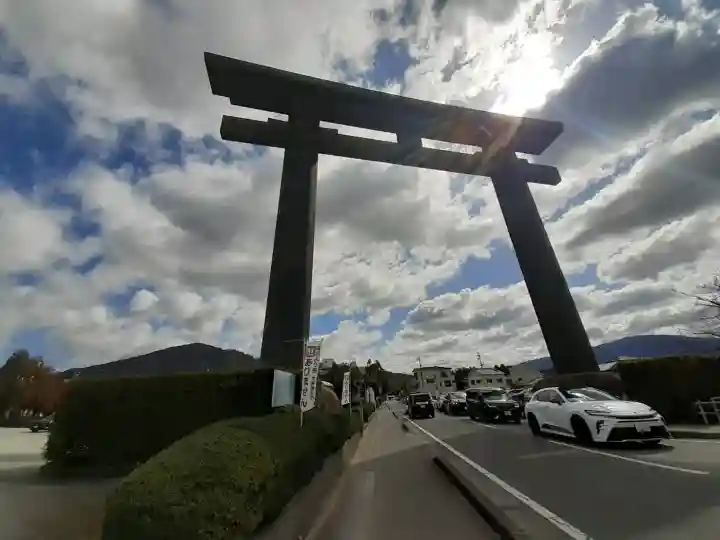 大神神社の{uncategorized: "未分類", other: "その他", undefined: "問題あり", building: "その他建物", grave: "お墓", sacred_gate: "鳥居", guardian: "狛犬", statue: "像", buddha: "仏像", history: "歴史", nature: "自然", garden: "庭園", animal: "動物", pagoda: "塔", temizu: "手水舎", mountain_gate: "山門・神門", sanctuary: "本殿・本堂", subordinate: "末社・摂社", art: "芸術", scenery: "景色", jizo: "地蔵", ema: "絵馬", goshuin: "御朱印", omikuji: "おみくじ", items: "授与品その他", amulet: "お守り", goshuincho: "御朱印帳", eats: "食事", festival: "お祭り", votive_dance: "神楽", shichigosan: "七五三参", wedding: "結婚式", experience: "体験その他", initially: "初詣", around: "周辺", anti_infection: "感染症対策"}