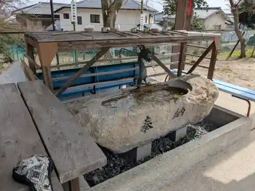 八幡神社の{uncategorized: "未分類", other: "その他", undefined: "問題あり", building: "その他建物", grave: "お墓", sacred_gate: "鳥居", guardian: "狛犬", statue: "像", buddha: "仏像", history: "歴史", nature: "自然", garden: "庭園", animal: "動物", pagoda: "塔", temizu: "手水舎", mountain_gate: "山門・神門", sanctuary: "本殿・本堂", subordinate: "末社・摂社", art: "芸術", scenery: "景色", jizo: "地蔵", ema: "絵馬", goshuin: "御朱印", omikuji: "おみくじ", items: "授与品その他", amulet: "お守り", goshuincho: "御朱印帳", eats: "食事", festival: "お祭り", votive_dance: "神楽", shichigosan: "七五三参", wedding: "結婚式", experience: "体験その他", initially: "初詣", around: "周辺", anti_infection: "感染症対策"}
