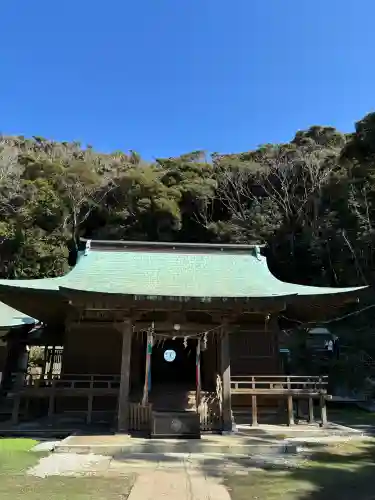 洲崎神社の{uncategorized: "未分類", other: "その他", undefined: "問題あり", building: "その他建物", grave: "お墓", sacred_gate: "鳥居", guardian: "狛犬", statue: "像", buddha: "仏像", history: "歴史", nature: "自然", garden: "庭園", animal: "動物", pagoda: "塔", temizu: "手水舎", mountain_gate: "山門・神門", sanctuary: "本殿・本堂", subordinate: "末社・摂社", art: "芸術", scenery: "景色", jizo: "地蔵", ema: "絵馬", goshuin: "御朱印", omikuji: "おみくじ", items: "授与品その他", amulet: "お守り", goshuincho: "御朱印帳", eats: "食事", festival: "お祭り", votive_dance: "神楽", shichigosan: "七五三参", wedding: "結婚式", experience: "体験その他", initially: "初詣", around: "周辺", anti_infection: "感染症対策"}