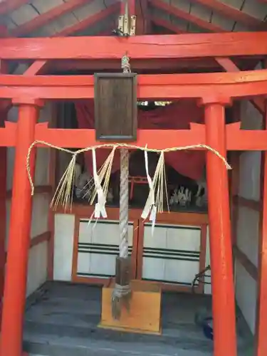 三蔵稲荷神社の鳥居