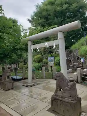 鳩森八幡神社の鳥居