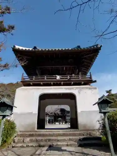 根来寺の{uncategorized: "未分類", other: "その他", undefined: "問題あり", building: "その他建物", grave: "お墓", sacred_gate: "鳥居", guardian: "狛犬", statue: "像", buddha: "仏像", history: "歴史", nature: "自然", garden: "庭園", animal: "動物", pagoda: "塔", temizu: "手水舎", mountain_gate: "山門・神門", sanctuary: "本殿・本堂", subordinate: "末社・摂社", art: "芸術", scenery: "景色", jizo: "地蔵", ema: "絵馬", goshuin: "御朱印", omikuji: "おみくじ", items: "授与品その他", amulet: "お守り", goshuincho: "御朱印帳", eats: "食事", festival: "お祭り", votive_dance: "神楽", shichigosan: "七五三参", wedding: "結婚式", experience: "体験その他", initially: "初詣", around: "周辺", anti_infection: "感染症対策"}