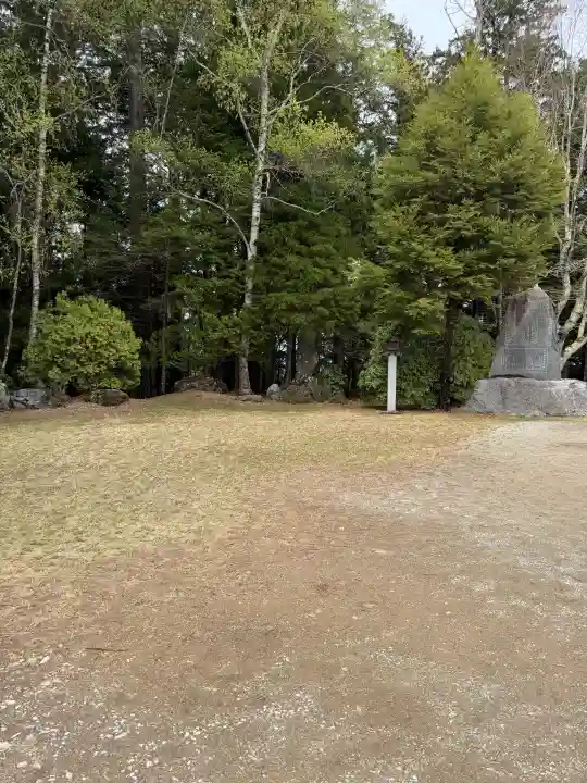 三峯神社の{uncategorized: "未分類", other: "その他", undefined: "問題あり", building: "その他建物", grave: "お墓", sacred_gate: "鳥居", guardian: "狛犬", statue: "像", buddha: "仏像", history: "歴史", nature: "自然", garden: "庭園", animal: "動物", pagoda: "塔", temizu: "手水舎", mountain_gate: "山門・神門", sanctuary: "本殿・本堂", subordinate: "末社・摂社", art: "芸術", scenery: "景色", jizo: "地蔵", ema: "絵馬", goshuin: "御朱印", omikuji: "おみくじ", items: "授与品その他", amulet: "お守り", goshuincho: "御朱印帳", eats: "食事", festival: "お祭り", votive_dance: "神楽", shichigosan: "七五三参", wedding: "結婚式", experience: "体験その他", initially: "初詣", around: "周辺", anti_infection: "感染症対策"}