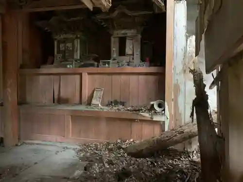 立岩観音堂の本殿・本堂