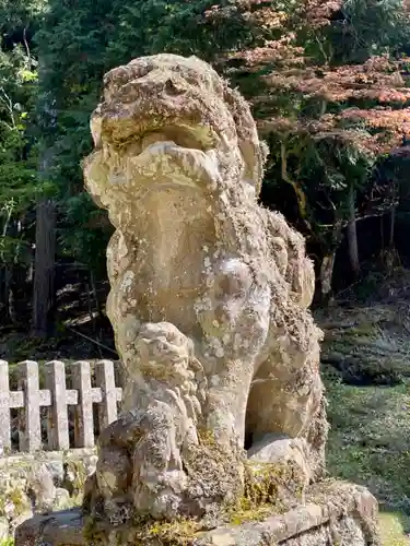 室尾谷神社の狛犬