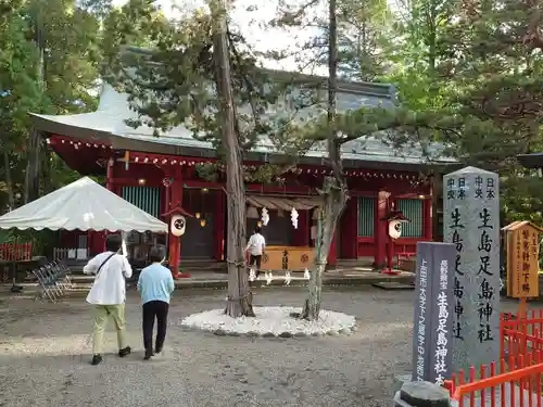 生島足島神社の本殿